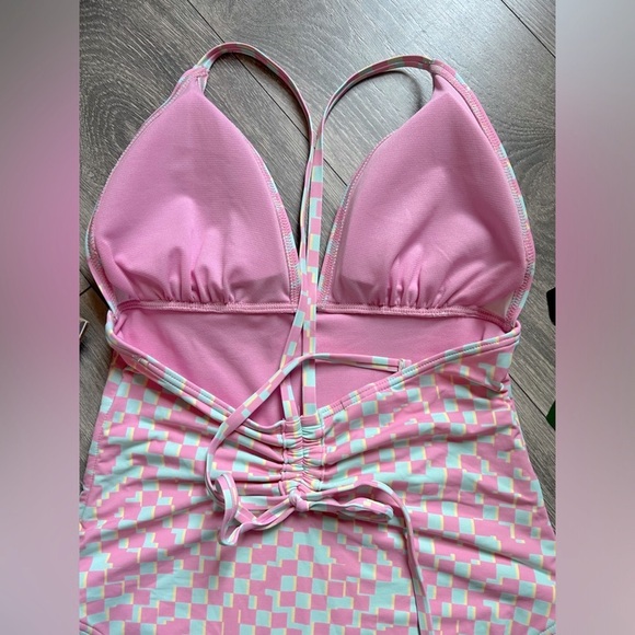 Vero moda VIP one piece swimsuit with scrunch ties. Size S. NWOT! - Picture 7 of 10